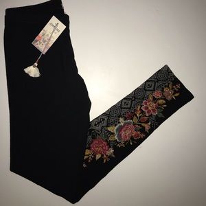 NEW Women’s Johnny Was Leggings